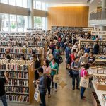 حراج کتاب‌های دست دوم ۲ دلاری کتابخانه عمومی ونکوور با ۵۰،۰۰۰ تخفیف دوباره آغاز شد
